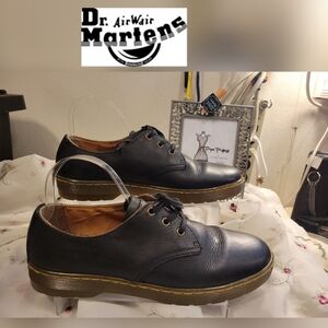 DR MARTENS DOCS Classic Black Leather Men's Shoes LIKE NEW. 10